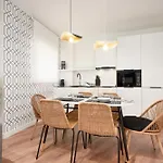 Apartment Sunn Amador De Rios, By Homing U