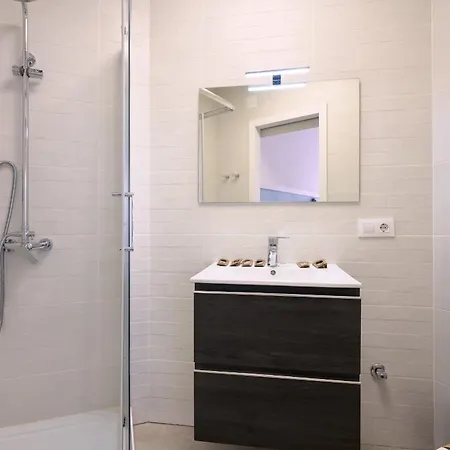 Sunn Amador De Rios, By Homing U Apartment